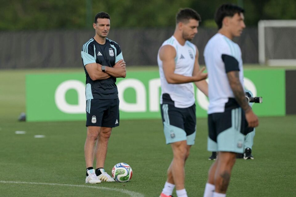 Con dudas en defensa, la probable formación de la Selección Argentina ante Argelia