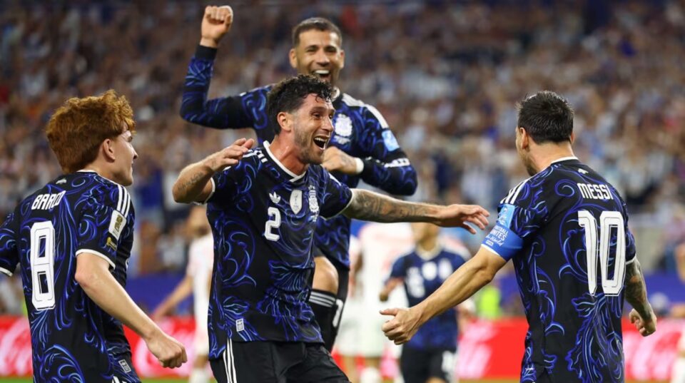 Con goles de Messi, Lo Celso y Lautaro Martínez, la Selección le ganó 3-1 a Jordania y terminó con puntaje perfecto en el Grupo J