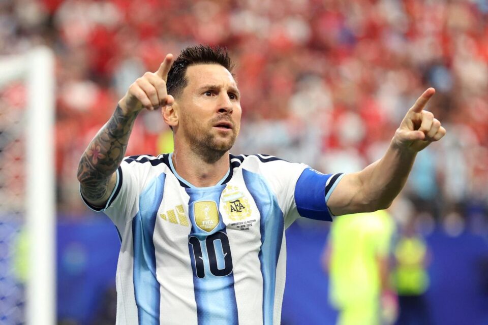 Argentina venció a Austria con un doblete de un Messi legendario y se clasificó a 16avos del Mundial