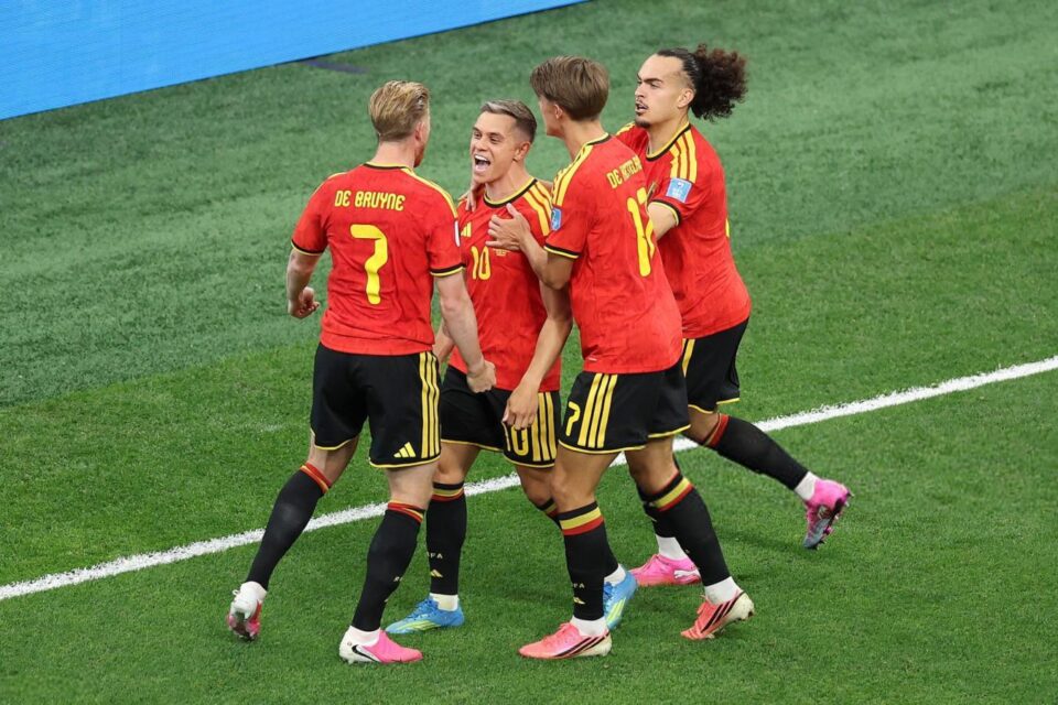 Bélgica goleó 5-1 a Nueva Zelanda y terminó primera en el Grupo G