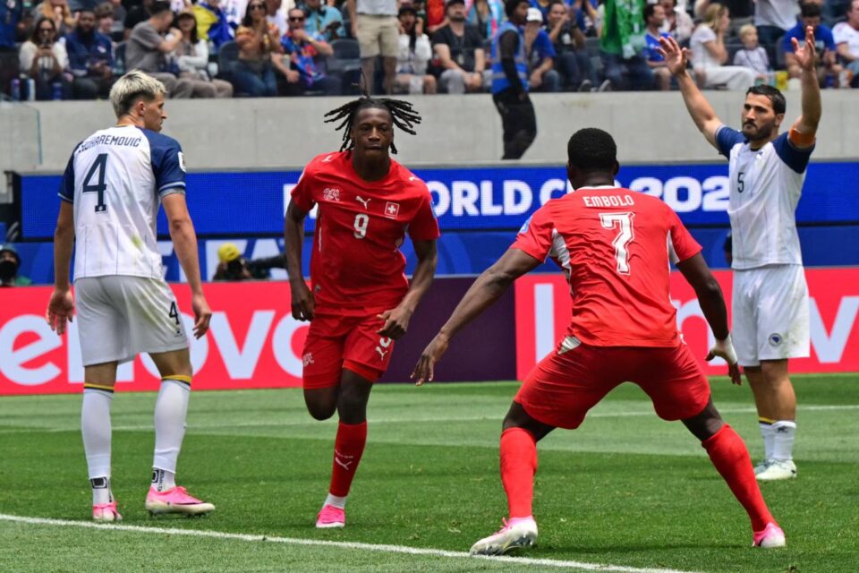 Suiza goleó a Bosnia y puso un pie en los 16avos. de final del Mundial