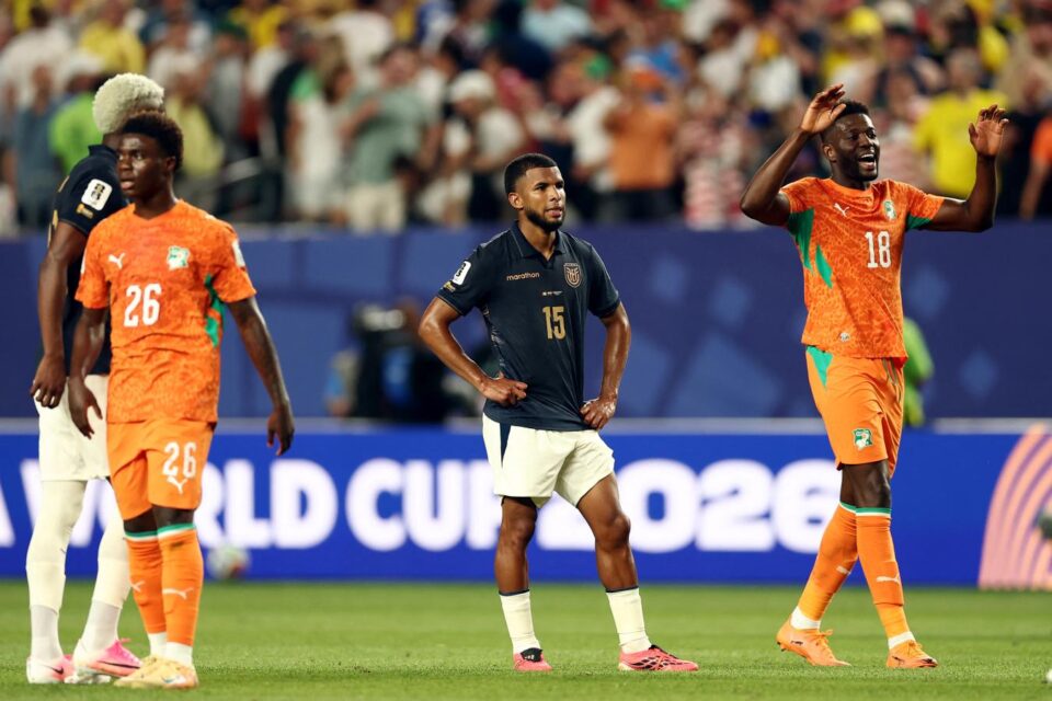 Ecuador lo perdió en el tiro del final y comenzó el Mundial con el pie izquierdo