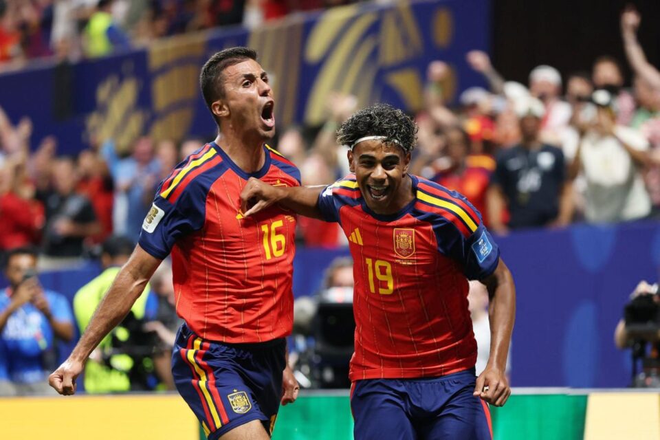 España se despertó, aplastó 4-0 a Arabia Saudita y lidera su grupo en el Mundial