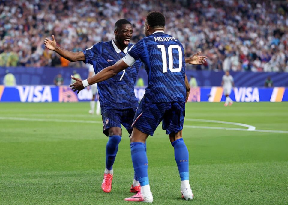 A la caza de Messi: Mbappé no quiso ser menos y anotó un doblete en la goleada de Francia