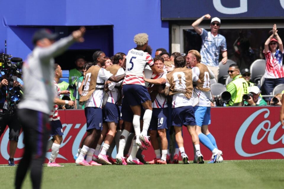 Estados Unidos le ganó 2-0 a Australia y se aseguró la clasificación a la próxima fase del Mundial