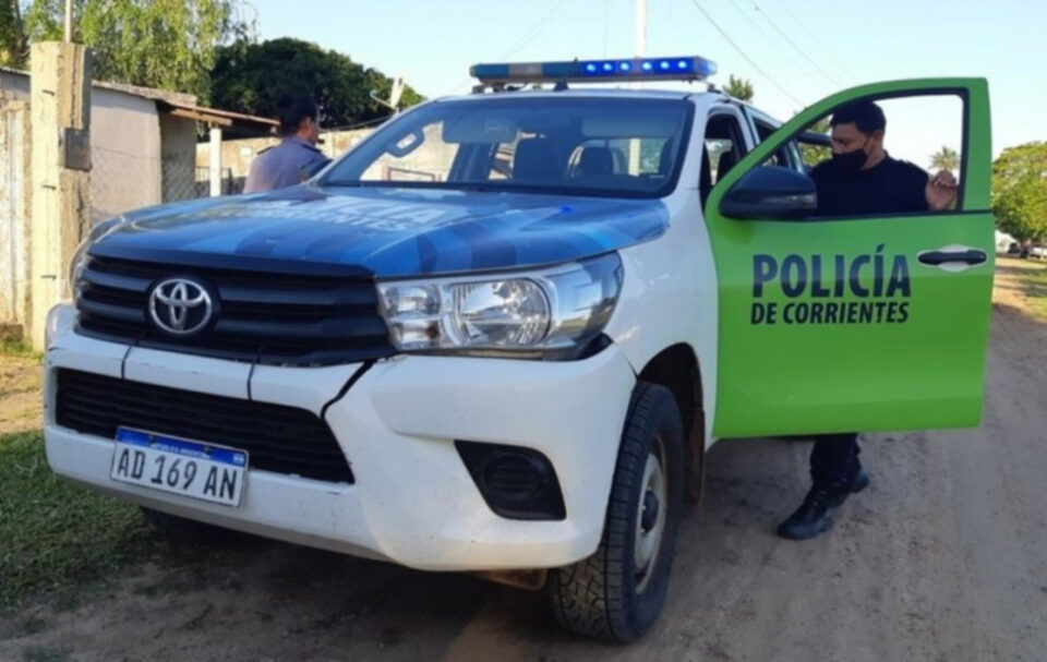 Atacan a botellazos a un policía de civil en un kiosco y lo dejan inconsciente