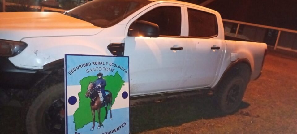 Ruta 40: Cayeron tres hombres armados en una camioneta robada con patentes falsas