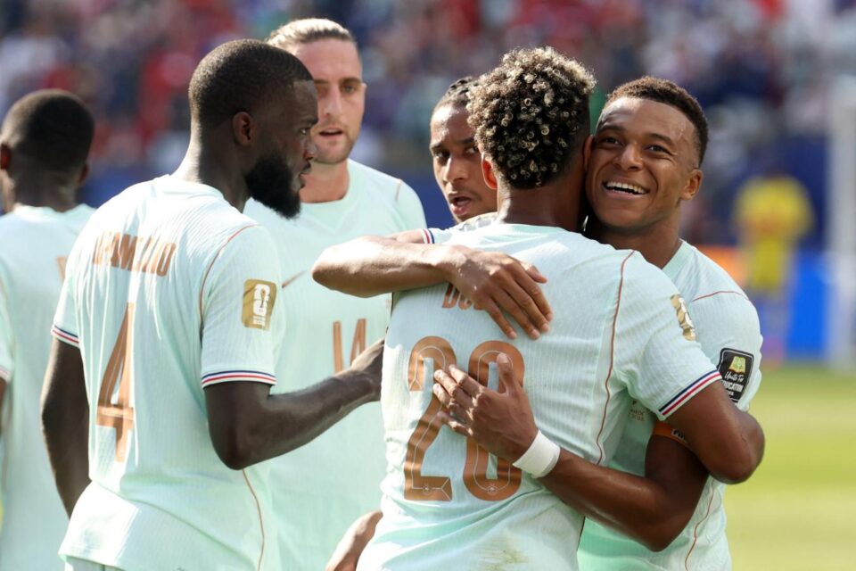 Francia desdibujó a Marruecos, le ganó 2-0 y es el primer semifinalista del Mundial