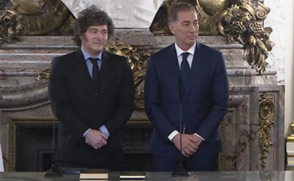 Santilli juró como jefe de Gabinete, con la presencia de Adorni y gobernadores