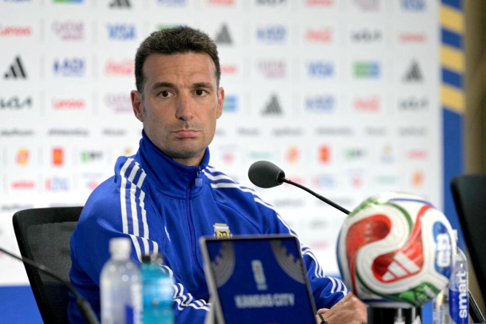 Lionel Scaloni dio pistas del once, elogió a Messi y aclaró: «Es difícil jugar como en Qatar»